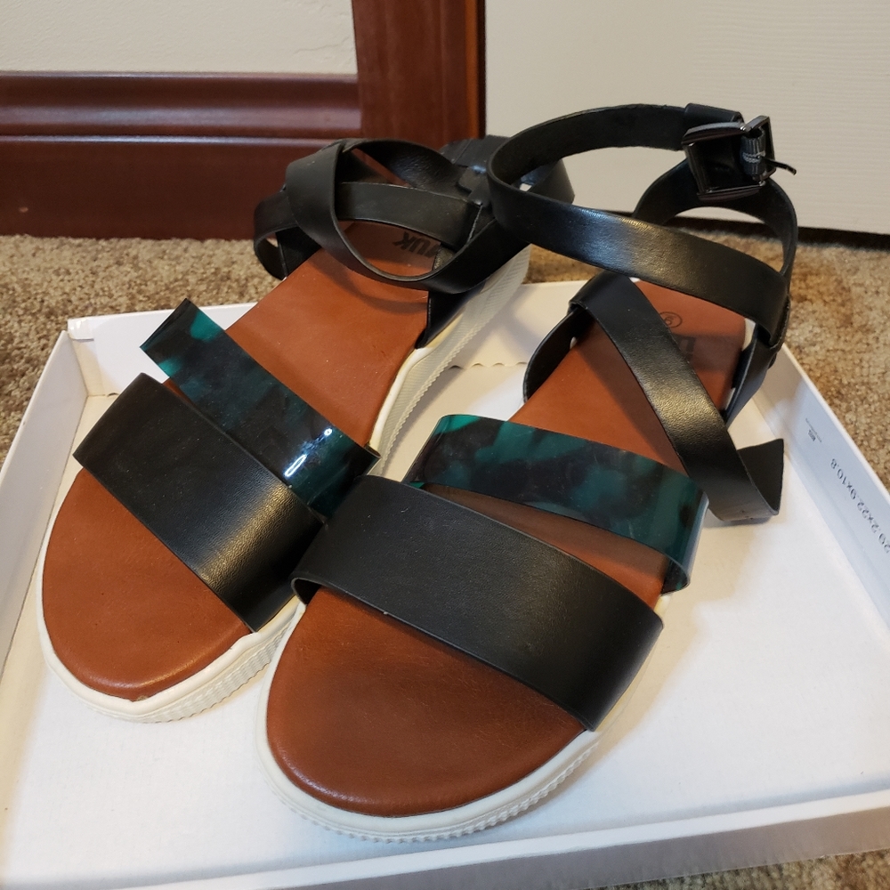 Brand New Muk Luks Ankle Strap Sandals Size 9
